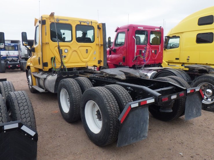 2018-freightliner-cascadia-125-image-11