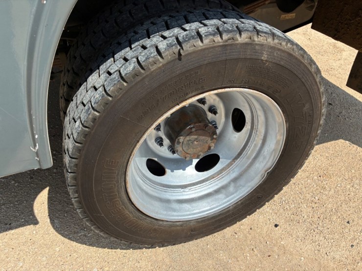 2016-ford-f550-image-11