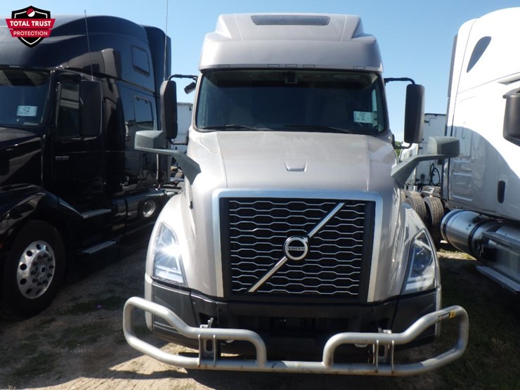 2023-volvo-vnl860-image-2