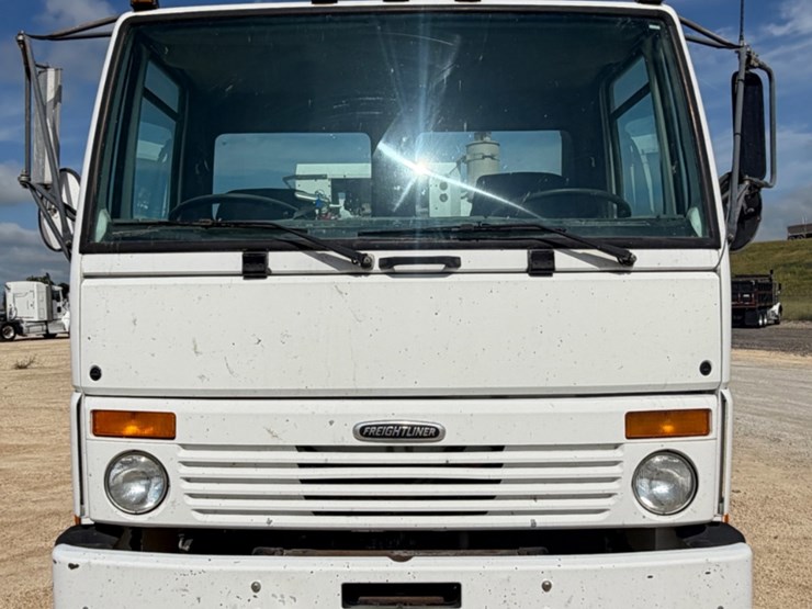 2000-freightliner-fc70-image-2