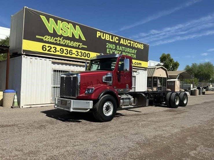 2016-freightliner-122sd-image-2