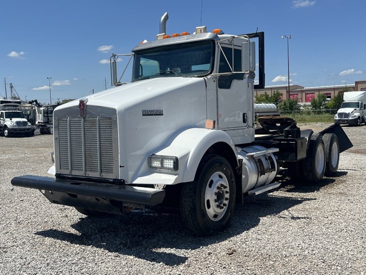 2012-kenworth-t800-image-1