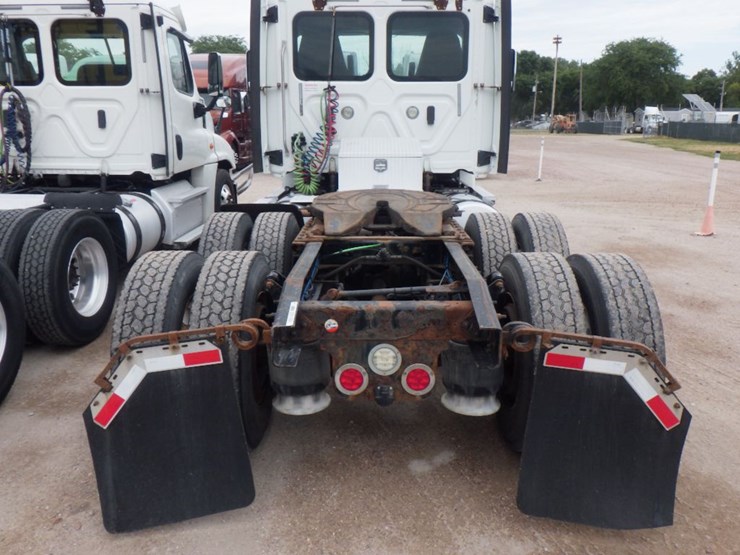 2018-freightliner-cascadia-125-image-8