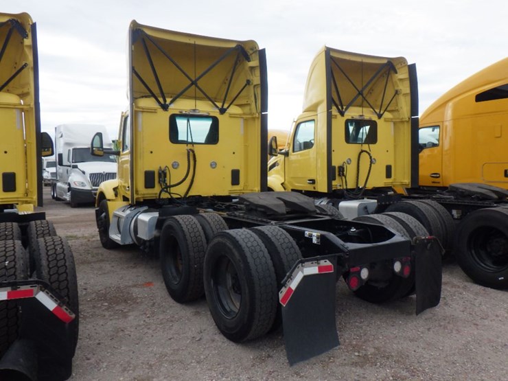 2023-peterbilt-579-image-11