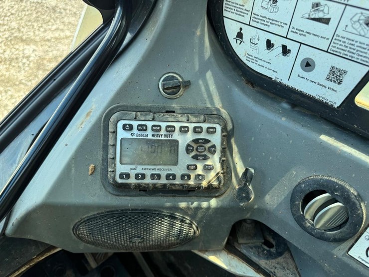 2017-bobcat-t750-image-27