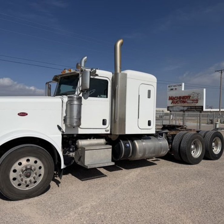 2016 PETERBILT 389