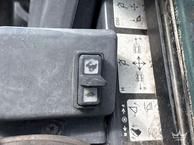 2020-deere-325g-image-24