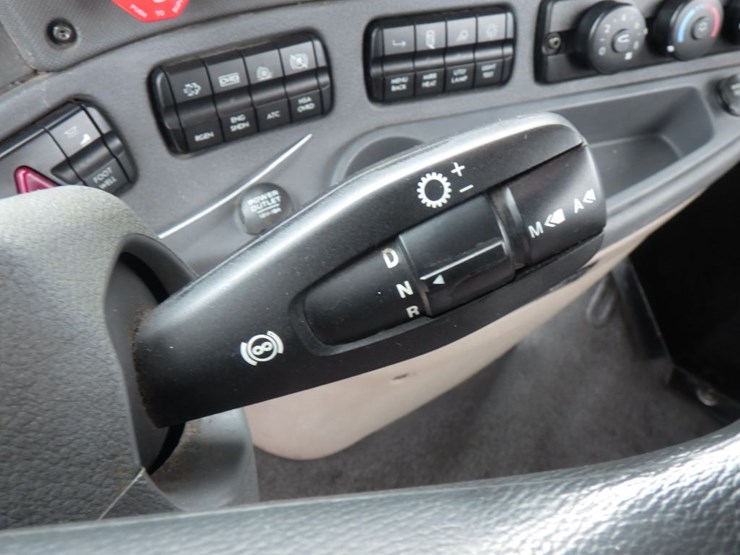 2018-freightliner-cascadia-125-image-16