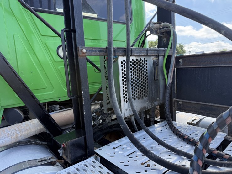 2019-mack-pinnacle-image-19