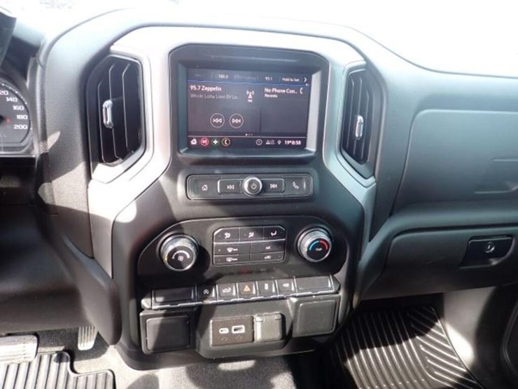 2022-chevrolet-silverado-1500-image-19