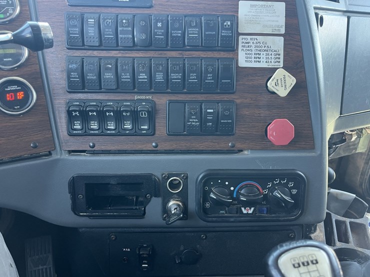 2012-western-star-4900-image-17