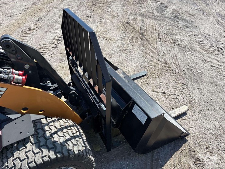 2024-case-sl12-mini-articulated-wheel-loader-image-9