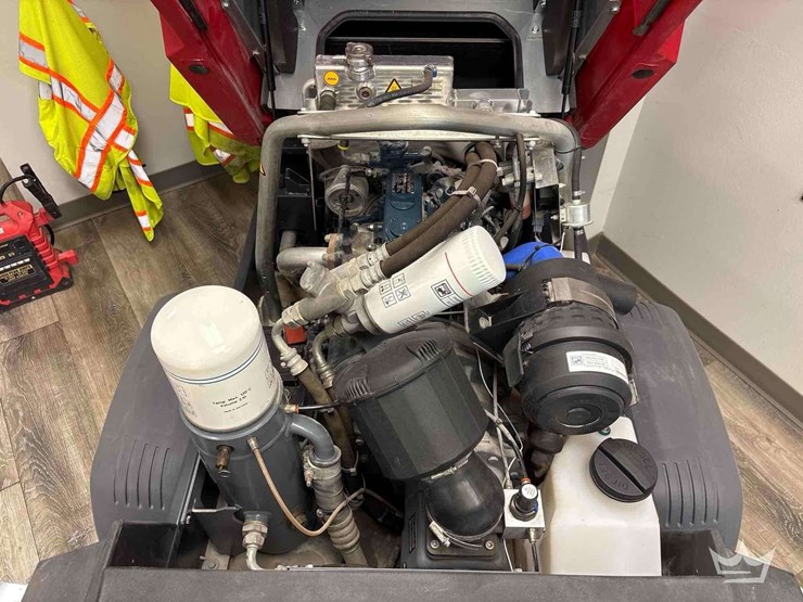2023-atlas-copco-cps110-s/a-towable-air-compressor-image-14