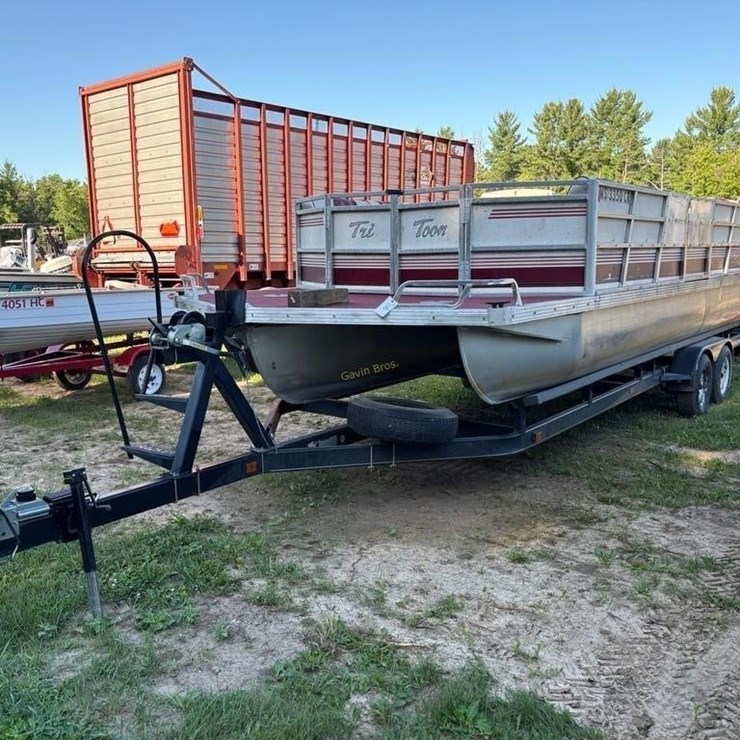 1991 JC Tri-Toon 266 Pontoon Boat