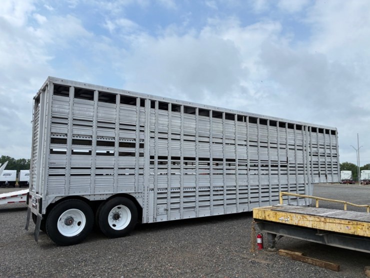 1977-wilson-livestock-trailer-image-4