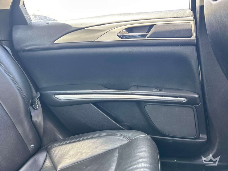 2013-lincoln-mkz-sedan-image-21