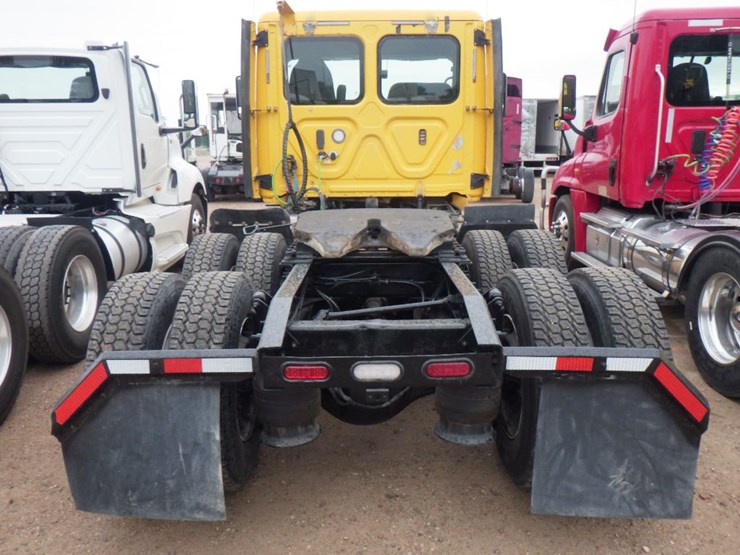 2018-freightliner-cascadia-125-image-8