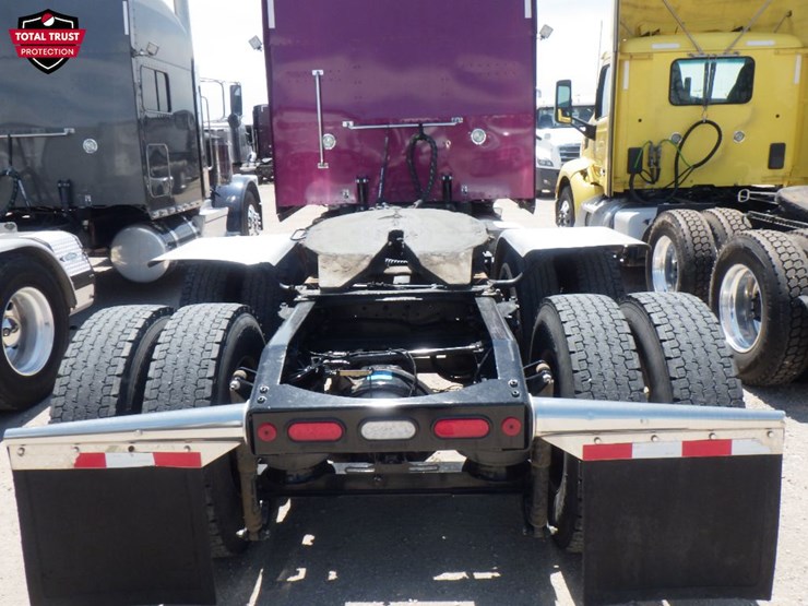 2021-peterbilt-389-image-10