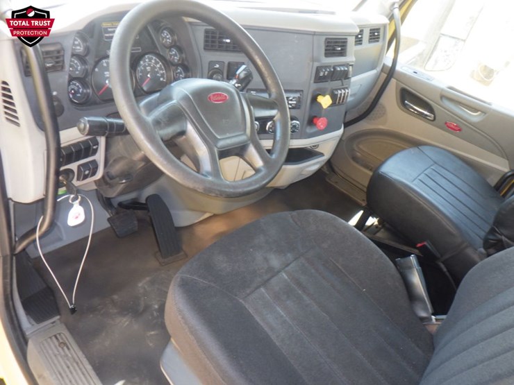 2020-peterbilt-579-image-15