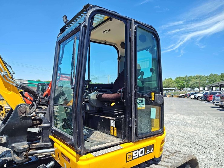 2023-jcb-90z-2-t4-midi-excavator-image-26