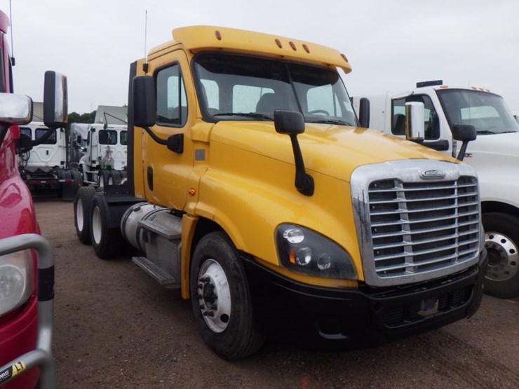 2018-freightliner-cascadia-125-image-3