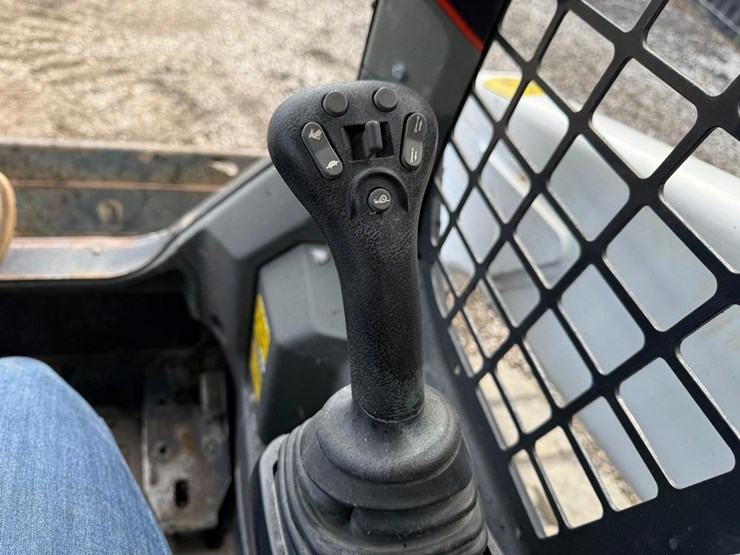 2020-bobcat-t76-image-22