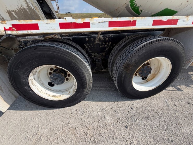 2006-peterbilt-357-image-14