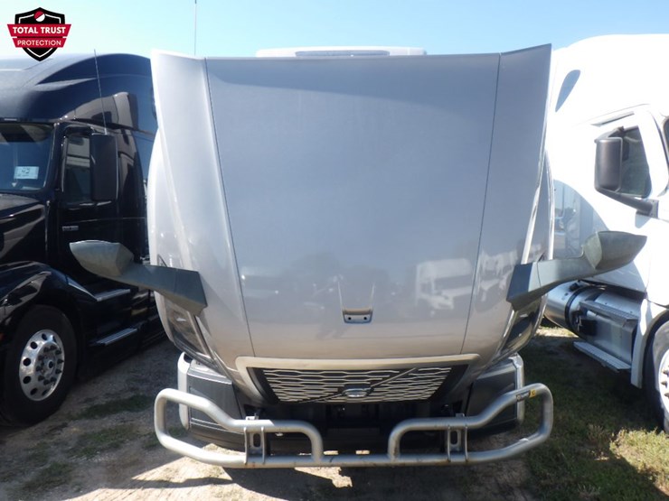2023-volvo-vnl860-image-26