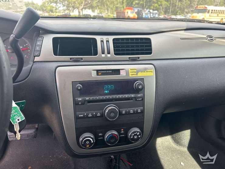 201chevrolet-impala-sedan-image-17