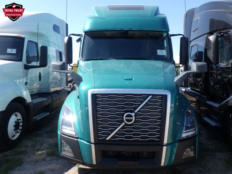 2023-volvo-vnl860-image-2