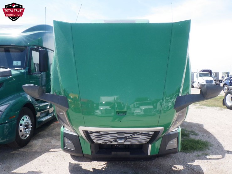 2022-volvo-vnl860-image-24