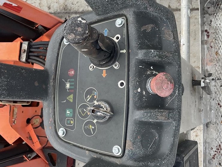 2005-jlg-t350-image-10