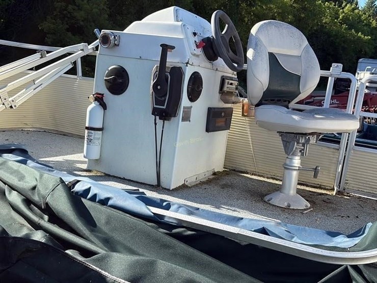 harris-pontoon-boat-image-7