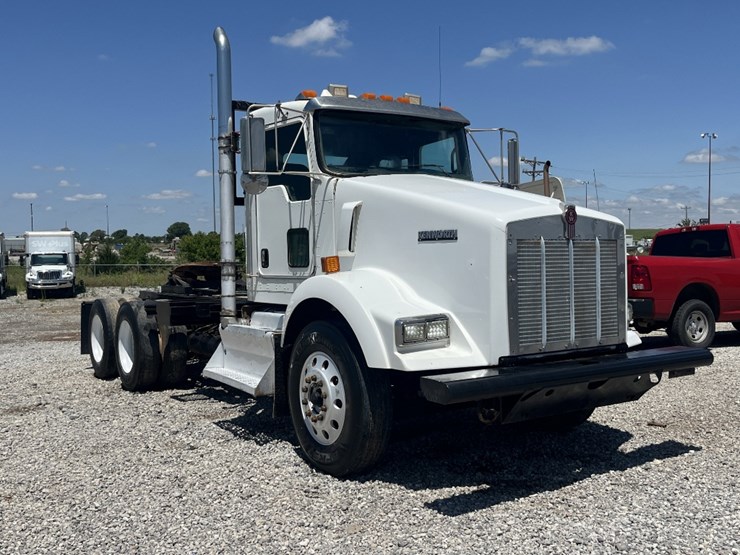 2012-kenworth-t800-image-3