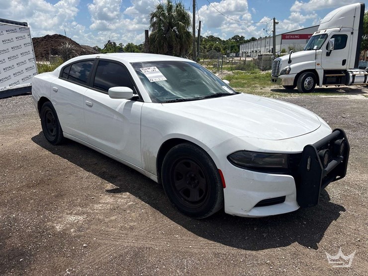 2018-dodge-charger-sedan-image-2