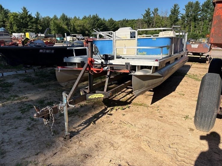 harris-pontoon-boat-image-1