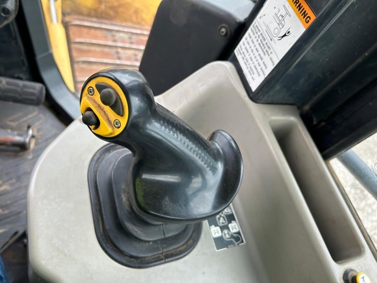 2016-komatsu-d39px-24-image-26