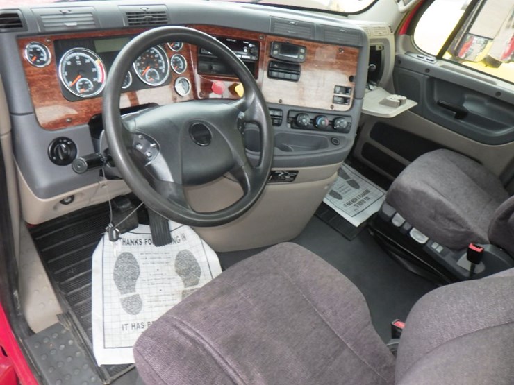 2017-freightliner-cascadia-125-image-17