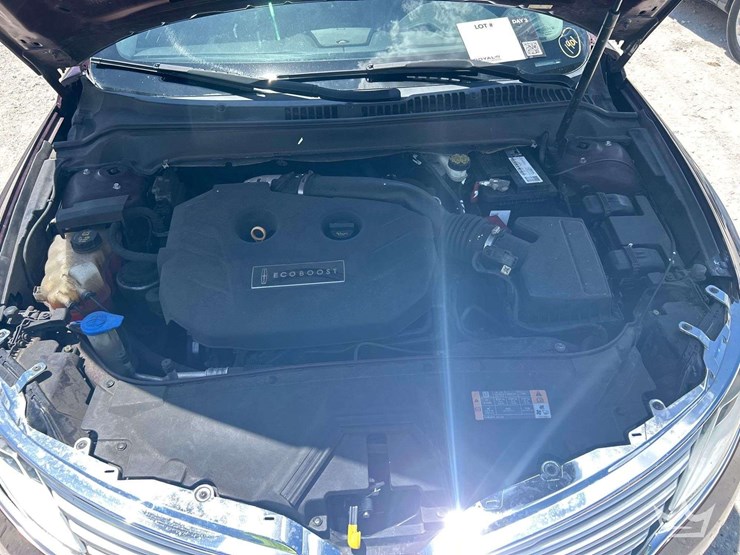 2013-lincoln-mkz-sedan-image-5