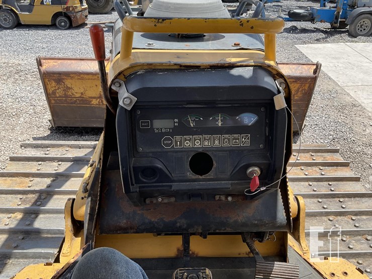 2004-deere-700h-image-15