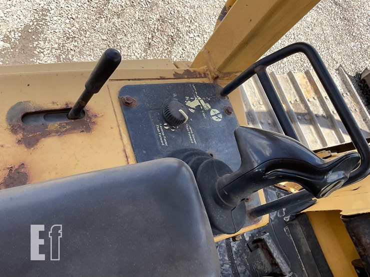 2004-deere-700h-image-14