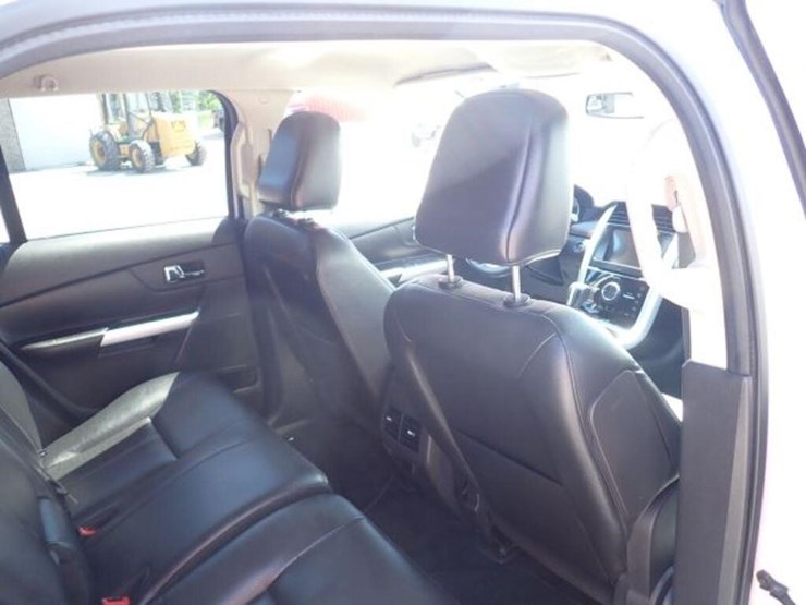 2011-ford-edge-image-45