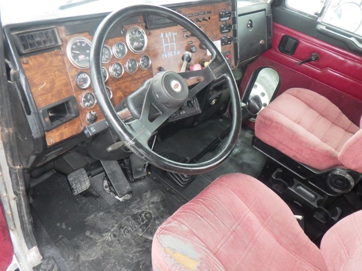 2000-peterbilt-378-image-15
