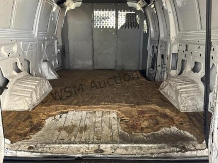 2013-ford-cargo-image-15