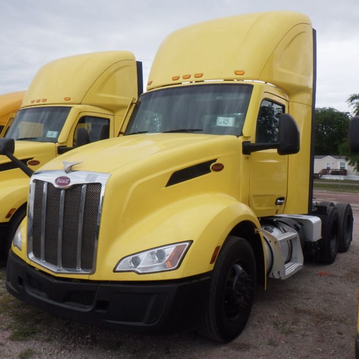 2023 PETERBILT 579
