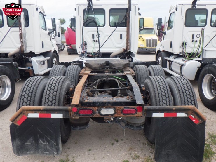 2019-freightliner-cascadia-116-image-8