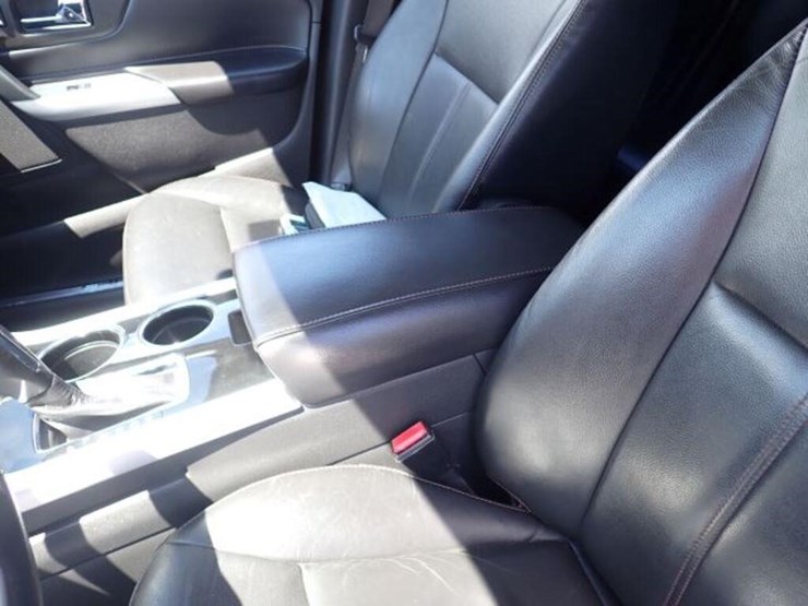 2011-ford-edge-image-24