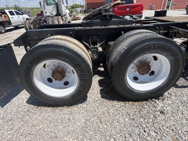 2012-kenworth-t800-image-10