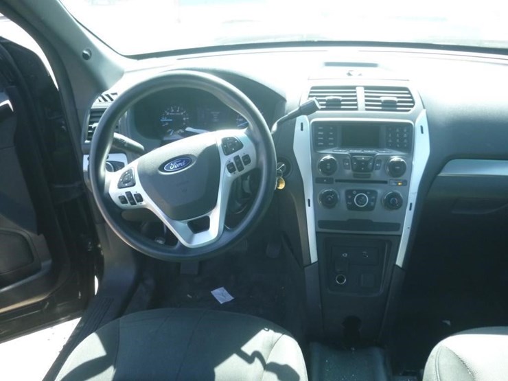 2015-ford-explorer-image-9
