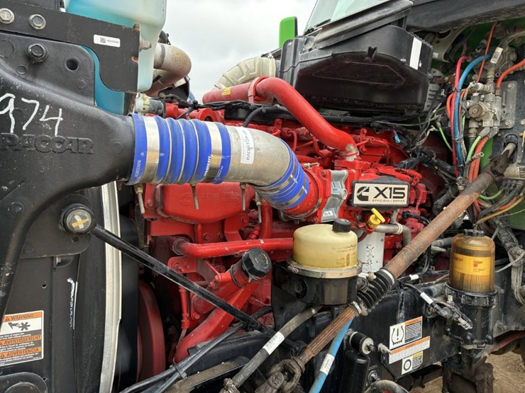 2019-peterbilt-567-image-13